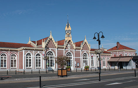 LA GARE ET LES CHEMINS DE FER