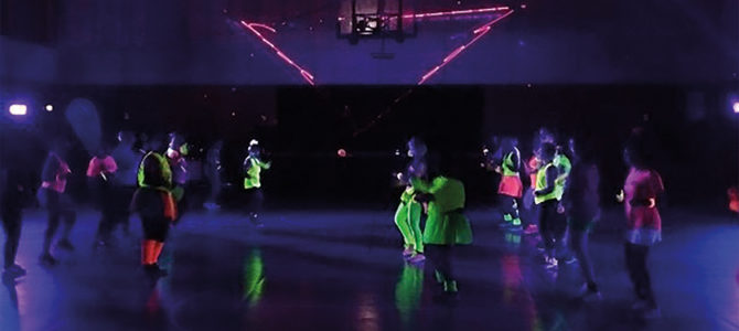 SOIRÉE ZUMBA FLUO AVEC PLUSIEURS ZINS